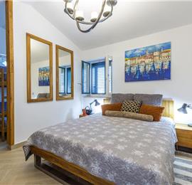 3 Bedroom Brac Island Villa with Infinity Pool near Supetar, Sleeps 6-8 